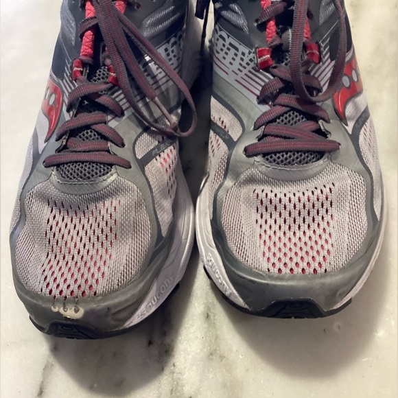 Saucony size 11 Women’s Running Shoes pink and silver Style S10350-2 - Picture 6 of 16